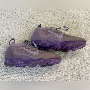 Nike Women’s Air VaporMax Flyknit 2021, size 6 Women’s